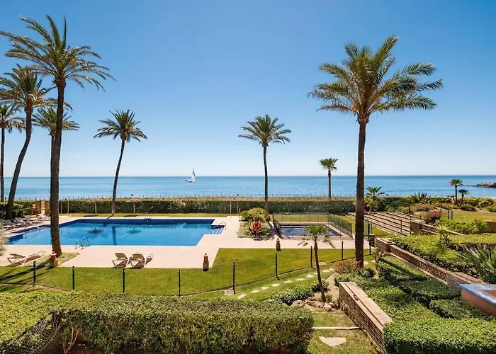 Spacious Seaside Retreat - La Perla Del Mar
