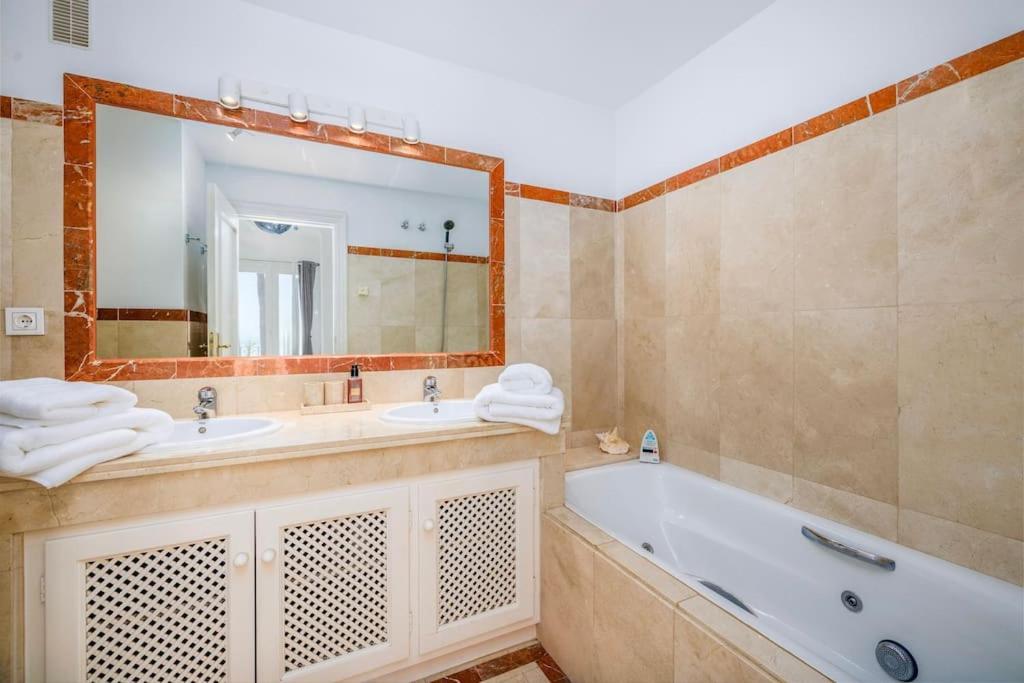 Appartamento Spacious Seaside Retreat - La Perla Del Mar Bahia de Casares